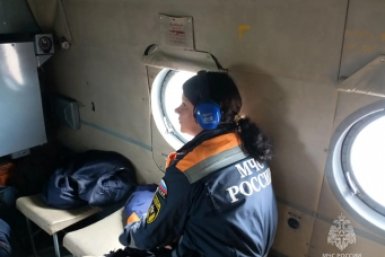 Спасатели ведут поиски двух рыбаков в Татарском проливе